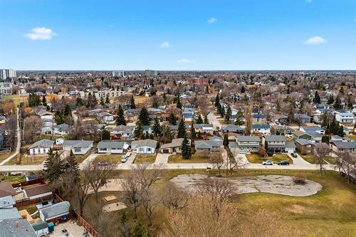 231 Carriage Rd, Winnipeg, MB 