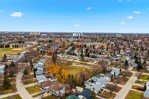 231 Carriage Rd, Winnipeg, MB 