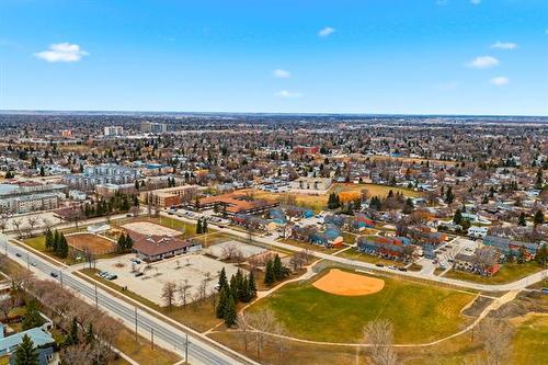 231 Carriage Rd, Winnipeg, MB 