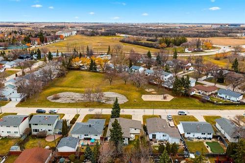 231 Carriage Rd, Winnipeg, MB 