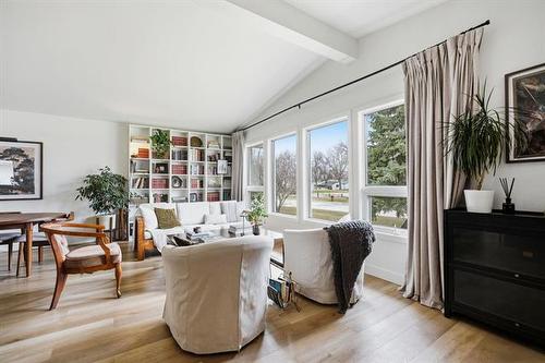 231 Carriage Rd, Winnipeg, MB 