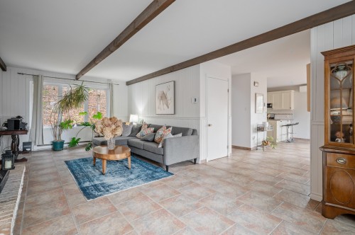 Salon - 1421 Rue Des Pierrots, Sainte-Adèle, QC - Indoor Photo Showing Living Room