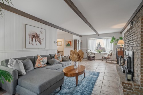 Salon - 1421 Rue Des Pierrots, Sainte-Adèle, QC - Indoor Photo Showing Living Room With Fireplace