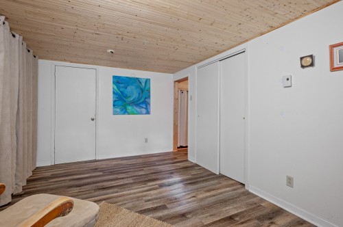 Salle de lavage - 1421 Rue Des Pierrots, Sainte-Adèle, QC - Indoor Photo Showing Other Room