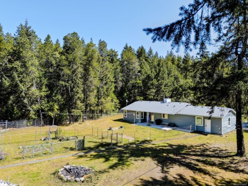 520 Corcan Rd, Qualicum Beach, BC 