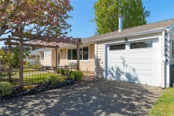 171 Stanford Ave WEST Parksville, BC V9P 1M2