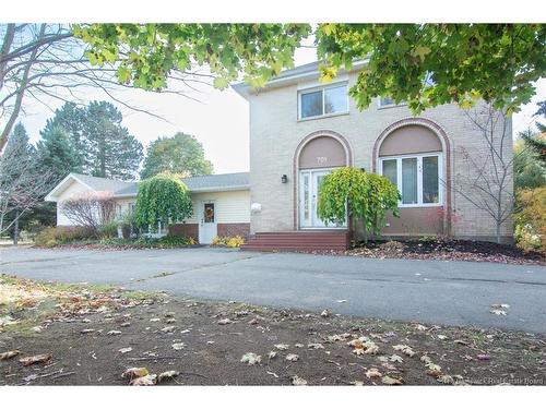 705 Amirault St, Dieppe, NB 