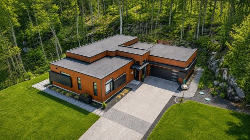 4 Rue de la Grande-Ourse  Sainte-Marguerite-Du-Lac-Masson, QC J0T 2N0