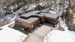 4 Rue de la Grande-Ourse  Sainte-Marguerite-Du-Lac-Masson, QC J0T 2N0