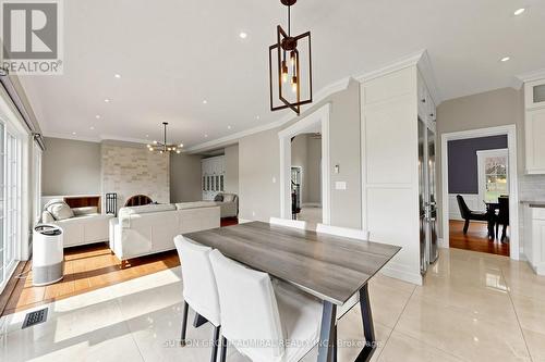 2 Gilbert Drive, Aurora, ON - Indoor Photo Showing Dining Room