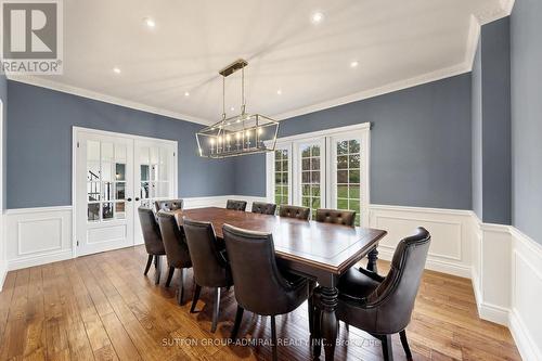 2 Gilbert Drive, Aurora, ON - Indoor Photo Showing Dining Room