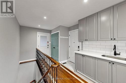 2 Gilbert Drive, Aurora, ON - Indoor