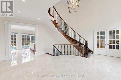 2 Gilbert Drive, Aurora, ON - Indoor Photo Showing Other Room
