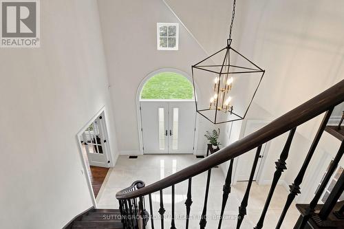 2 Gilbert Drive, Aurora, ON - Indoor Photo Showing Other Room