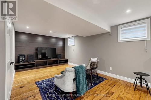 2 Gilbert Drive, Aurora, ON - Indoor