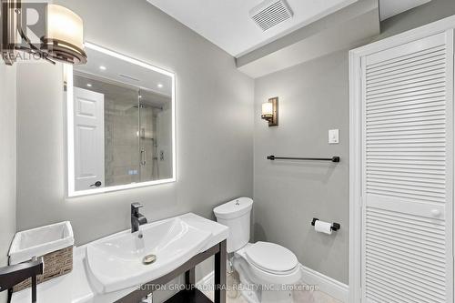 2 Gilbert Drive, Aurora, ON - Indoor Photo Showing Bathroom