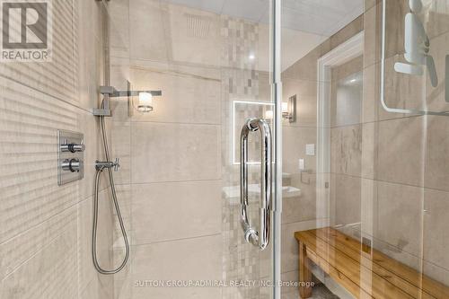 2 Gilbert Drive, Aurora, ON - Indoor Photo Showing Bathroom