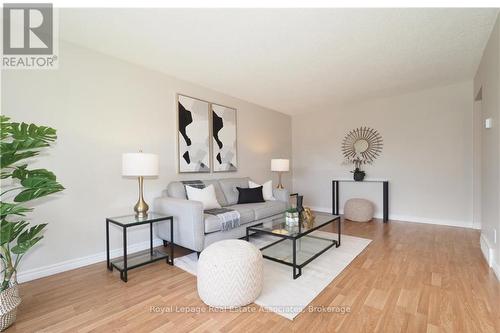 Main - 86 Overlea Crescent, Kitchener, ON - Indoor Photo Showing Living Room