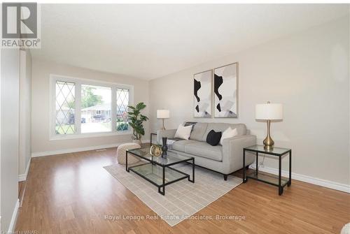Main - 86 Overlea Crescent, Kitchener, ON - Indoor Photo Showing Living Room