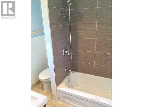 147 Holton Avenue S, Hamilton, ON - Indoor Photo Showing Bathroom