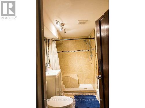 147 Holton Avenue S, Hamilton, ON - Indoor Photo Showing Bathroom