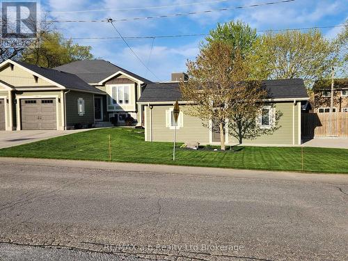 136 MAPLE LANE  Tillsonburg, ON N4G 2Y9