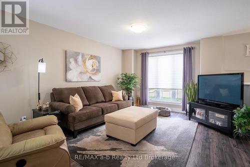 136 Maple Lane, Tillsonburg, ON - Indoor Photo Showing Living Room