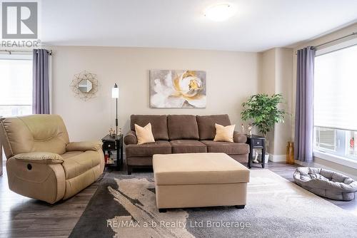 136 Maple Lane, Tillsonburg, ON - Indoor Photo Showing Living Room