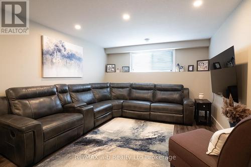 136 Maple Lane, Tillsonburg, ON - Indoor Photo Showing Living Room