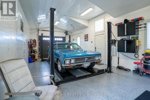 136 Maple Lane, Tillsonburg, ON - Indoor Photo Showing Garage