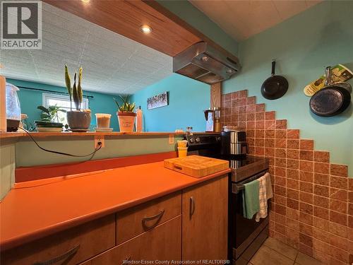 6647 Thornberry Crescent, Windsor, ON - Indoor Photo Showing Kitchen
