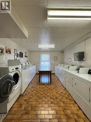 6647 Thornberry Crescent, Windsor, ON - Indoor Photo Showing Laundry Room