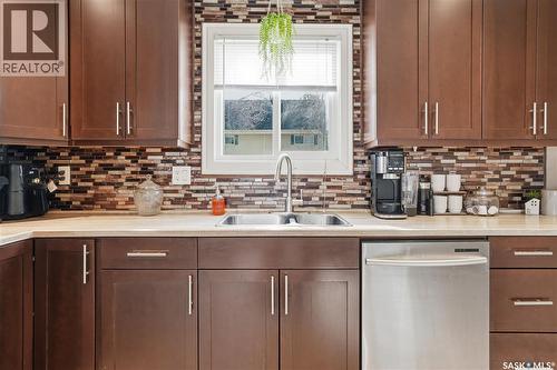 7 Killarney Way, Regina, SK - Indoor Photo Showing Kitchen With Double Sink