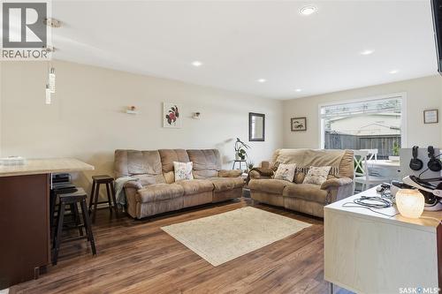 7 Killarney Way, Regina, SK - Indoor Photo Showing Living Room