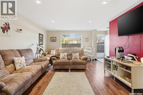 7 Killarney Way, Regina, SK - Indoor Photo Showing Living Room