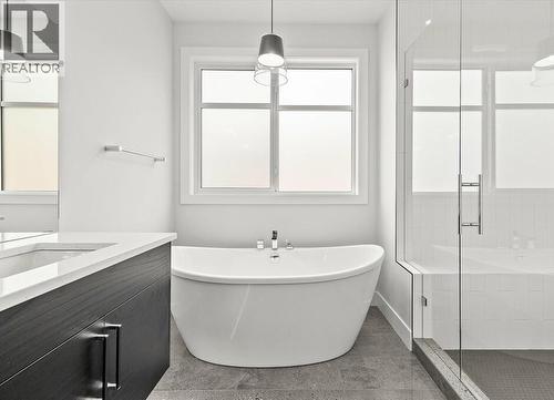 1221 Lone Pine Drive, Kelowna, BC 
