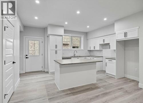 1221 Lone Pine Drive, Kelowna, BC 