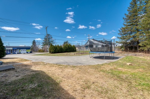 Cour - 418 Boul. Bona-Dussault, Saint-Marc-Des-Carrières, QC - Outdoor