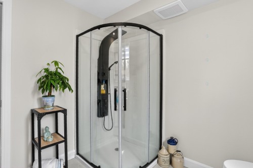 Salle de bains - 141 Rue Graham, Shawinigan, QC 