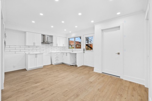 Kitchen - A-19 Rue Jubinville, Laval (Pont-Viau), QC - Indoor Photo Showing Kitchen With Upgraded Kitchen