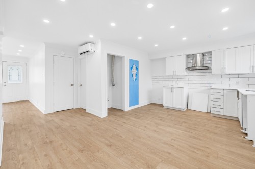 Dining Room - A-19 Rue Jubinville, Laval (Pont-Viau), QC - Indoor Photo Showing Kitchen With Upgraded Kitchen