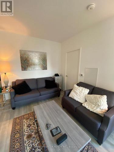 1418 - 158 Front Street E, Toronto, ON - Indoor Photo Showing Living Room