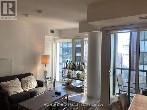1418 - 158 Front Street E, Toronto, ON - Indoor Photo Showing Living Room