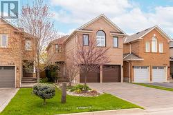 1818 BRIDLINGTON COURT  Mississauga, ON L5N 7L1