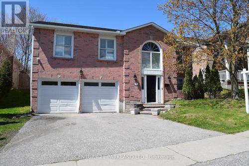 797 LOCHNESS CRESCENT  Oshawa, ON L1J 7R2