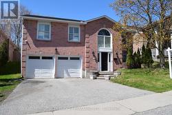 797 LOCHNESS CRESCENT Oshawa, ON L1J 7R2