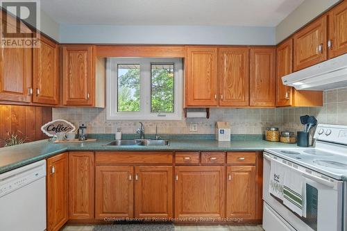 4 Suncoast Drive W, Goderich (Goderich (Town)), ON - Indoor Photo Showing Kitchen With Double Sink
