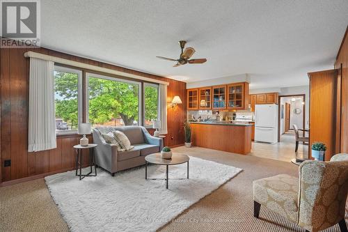 4 Suncoast Drive W, Goderich (Goderich (Town)), ON - Indoor Photo Showing Living Room