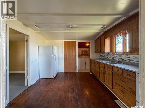 225 1St Avenue W, Frontier, SK - Indoor Photo Showing Kitchen With Double Sink