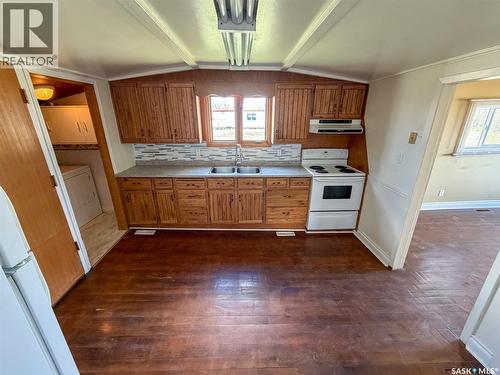225 1St Avenue W, Frontier, SK - Indoor Photo Showing Kitchen With Double Sink